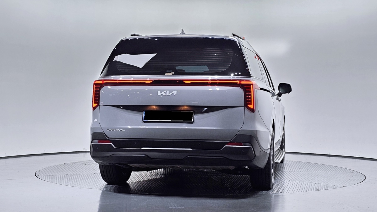 Kia Carnival, 2023 — фото 4 из 12