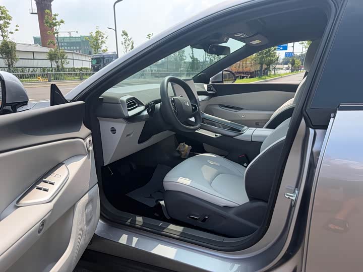BAIC Arcfox Alpha S5, 2025 — фото 8 из 9