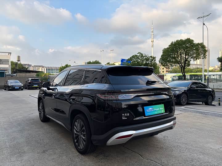 BYD Song Ultra EV, 2026 — фото 7 из 9