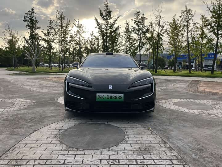 BYD Yangwang U7, 2025 — фото 2 из 9