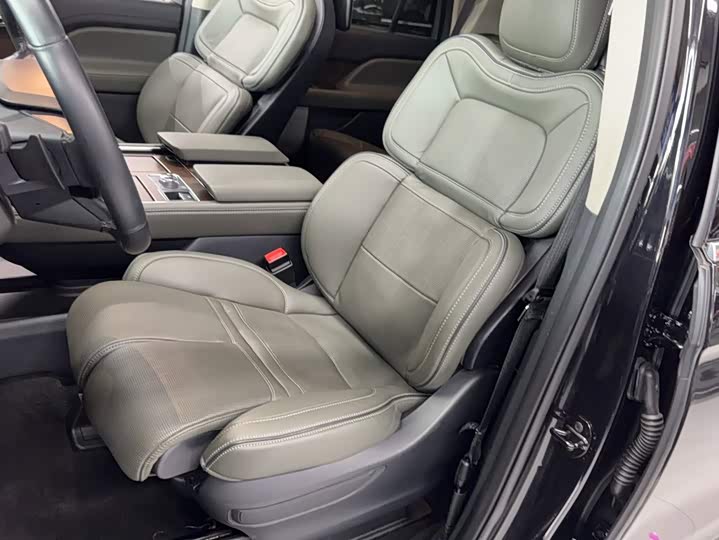 Lincoln Navigator, 2023 — фото 9 из 9