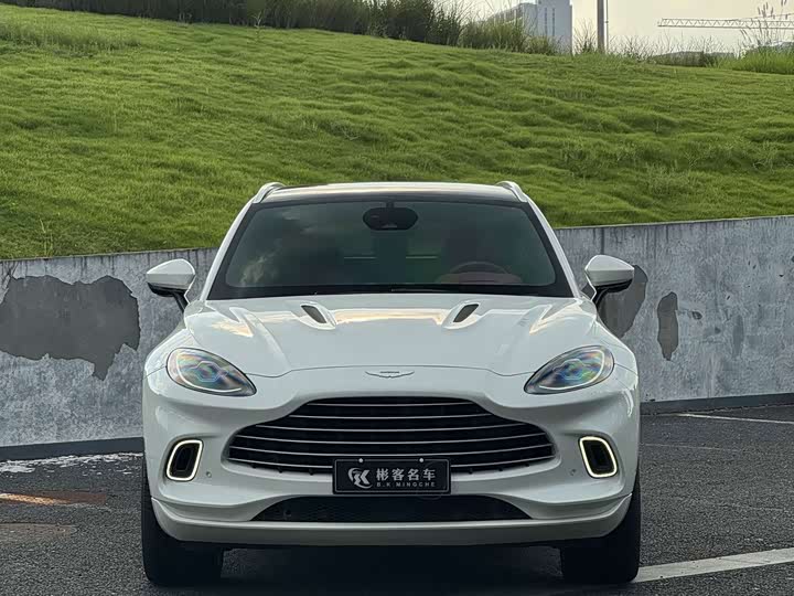 Aston Martin DBX, 2022 — фото 2 из 9