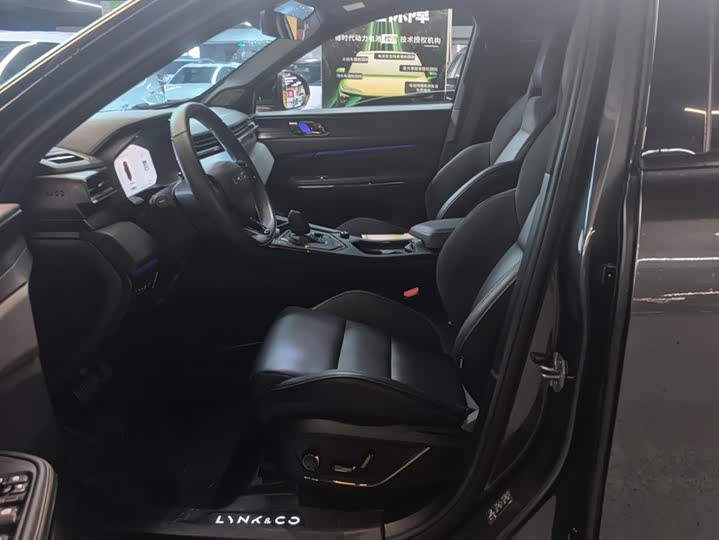 Lynk & Co 01 EM-P Hybrid, 2023 — фото 9 из 9