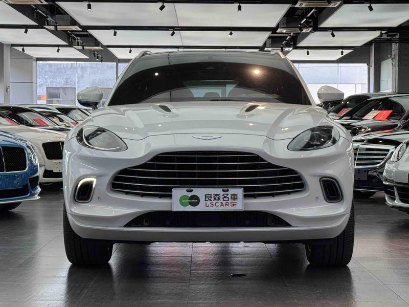 Aston Martin DBX, 2022 — фото 2 из 12