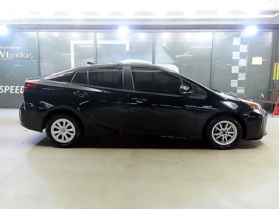 Toyota Prius, 2021 — фото 3 из 12