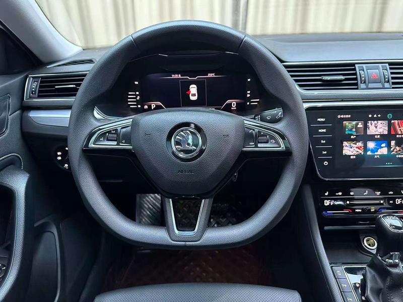 Skoda Superb, 2023 — фото 11 из 12