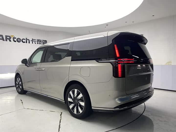 Volvo EM90, 2024 — фото 7 из 9
