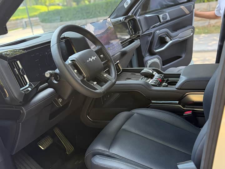 BYD FangChengBao Leopard 8, 2025 — фото 5 из 9