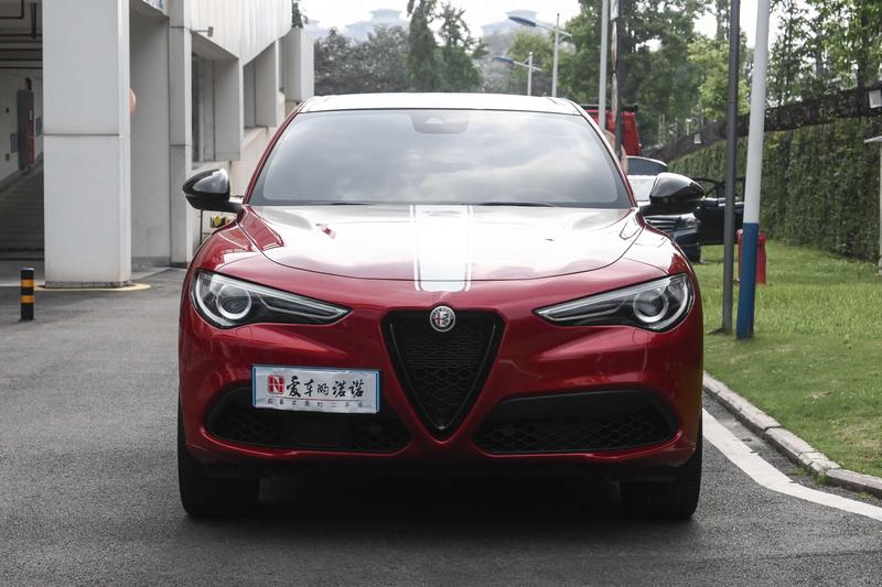 Alfa Romeo Stelvio, 2022 — фото 2 из 12