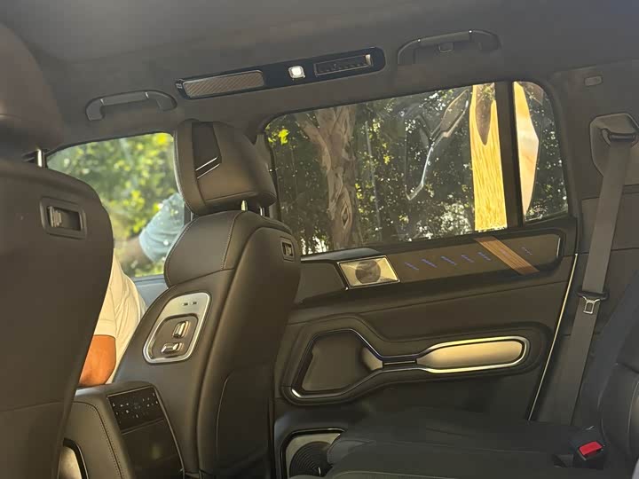 BYD FangChengBao Leopard 8, 2025 — фото 6 из 9