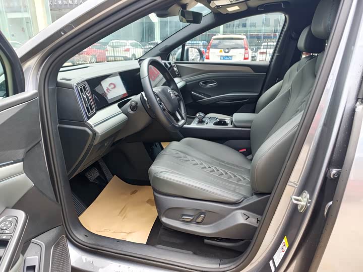 BYD Song L DM-i Hybrid, 2024 — фото 5 из 9