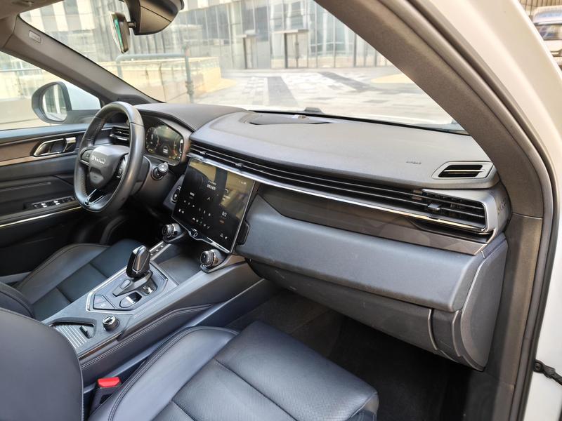 Lynk & Co 01 EM-P Hybrid, 2023 — фото 11 из 12