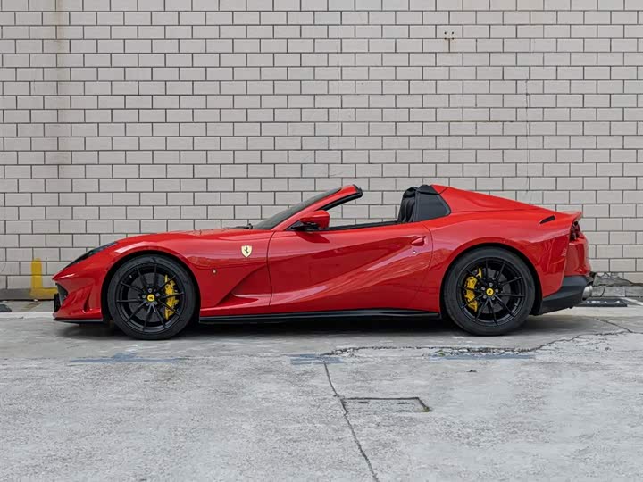 Ferrari 812, 2021 — фото 7 из 9