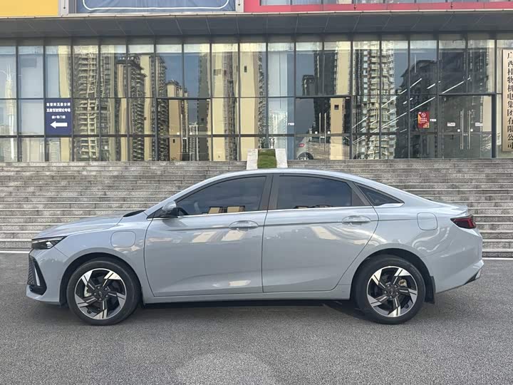 Geely Emgrand L Hi·P Hybrid, 2023 — фото 3 из 9