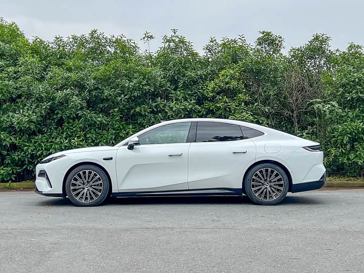 Geely Galaxy Starshine 8 EM-i, 2025 — фото 6 из 9