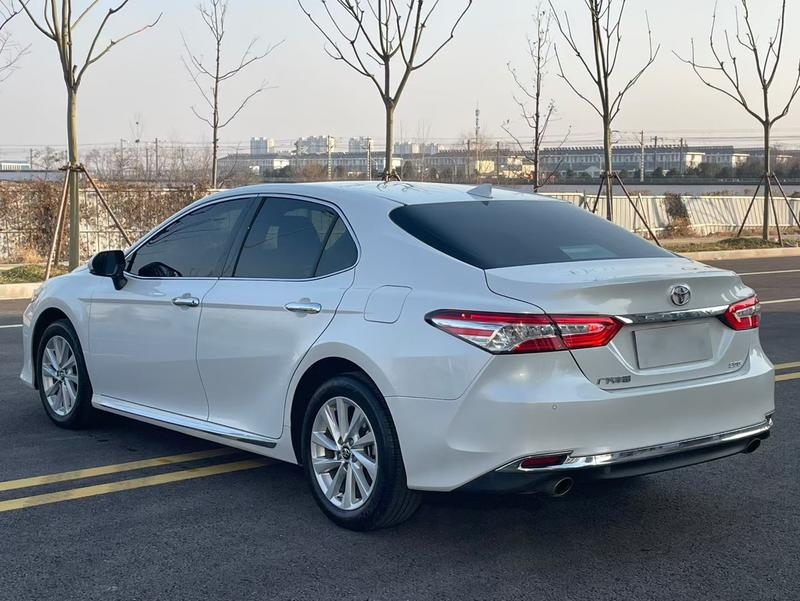 Toyota Camry, 2023 — фото 4 из 8