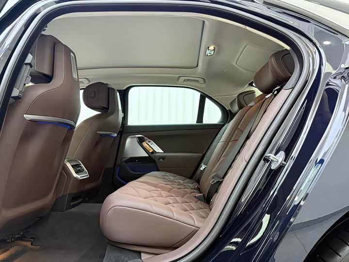 BMW 7 Series, 2025 — фото 6 из 9
