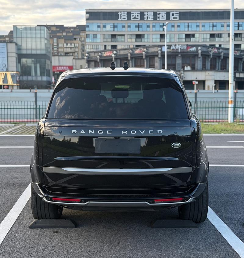 Land Rover Range Rover, 2023 — фото 5 из 11