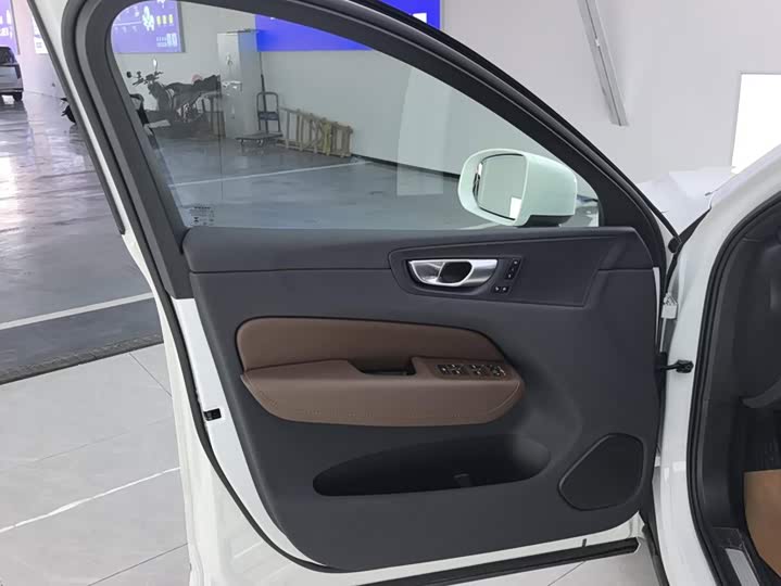 Volvo XC60, 2025 — фото 7 из 9