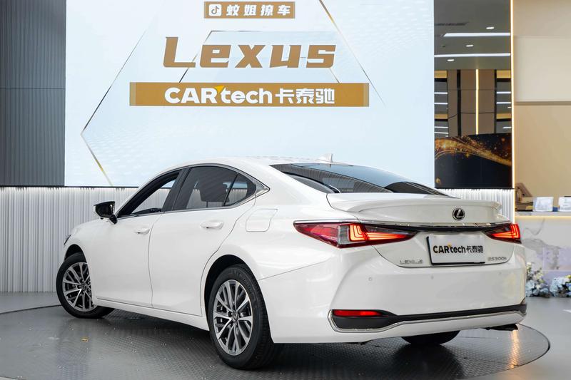Lexus ES, 2023 — фото 4 из 12