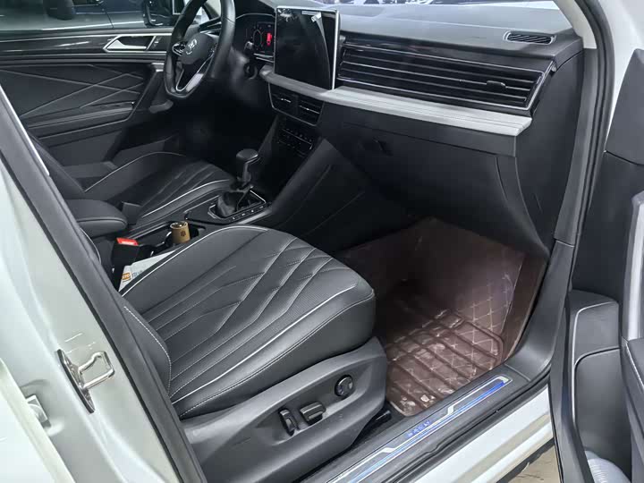 Volkswagen Tiguan L Hybrid, 2023 — фото 9 из 9