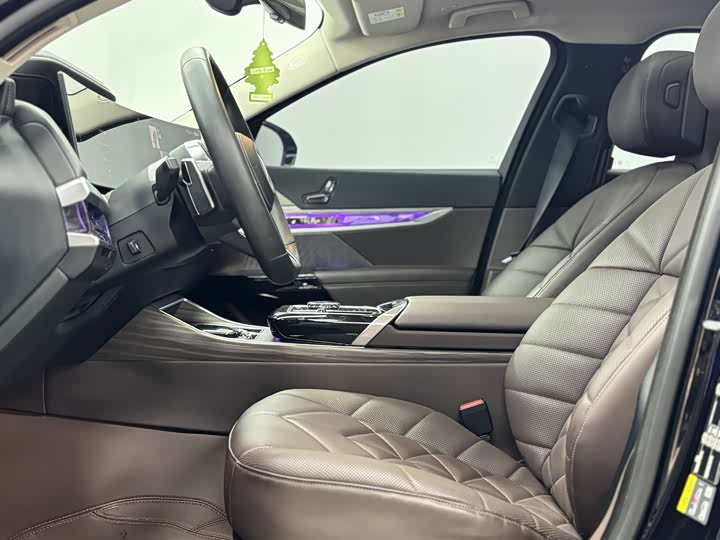 BMW i7, 2024 — фото 5 из 9