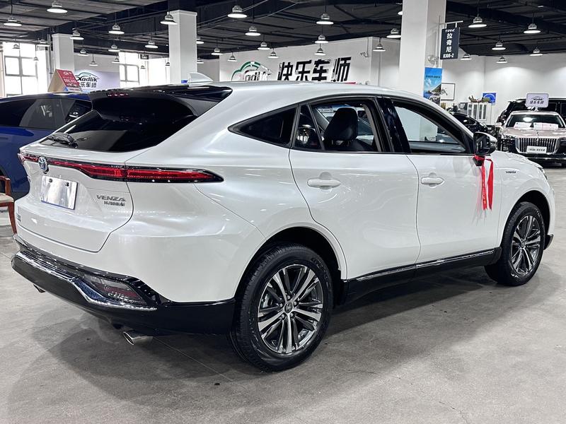 Toyota Venza, 2023 — фото 6 из 12