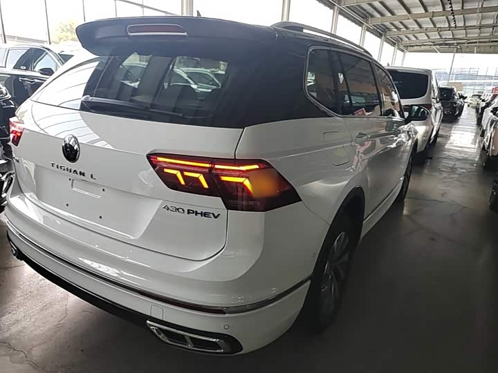Volkswagen Tiguan L Hybrid, 2023 — фото 7 из 9