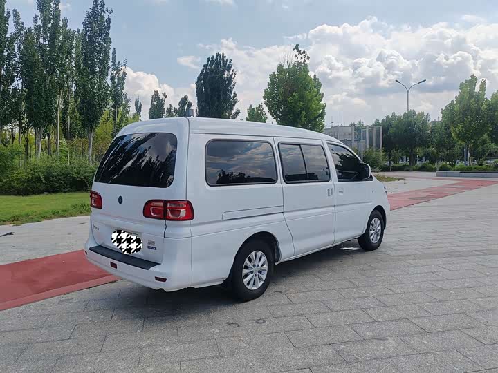 Dongfeng Forthing Lingzhi M5 EV, 2023 — фото 4 из 9
