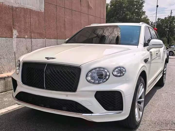 Bentley Bentayga, 2024 — купить в Смоленске под ключ