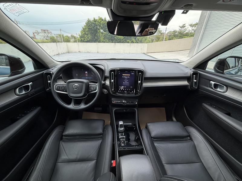 Volvo XC40, 2022 — фото 11 из 12