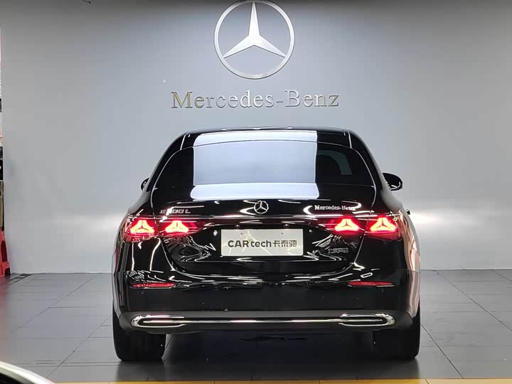 Mercedes-Benz E-Class, 2024 — фото 5 из 9
