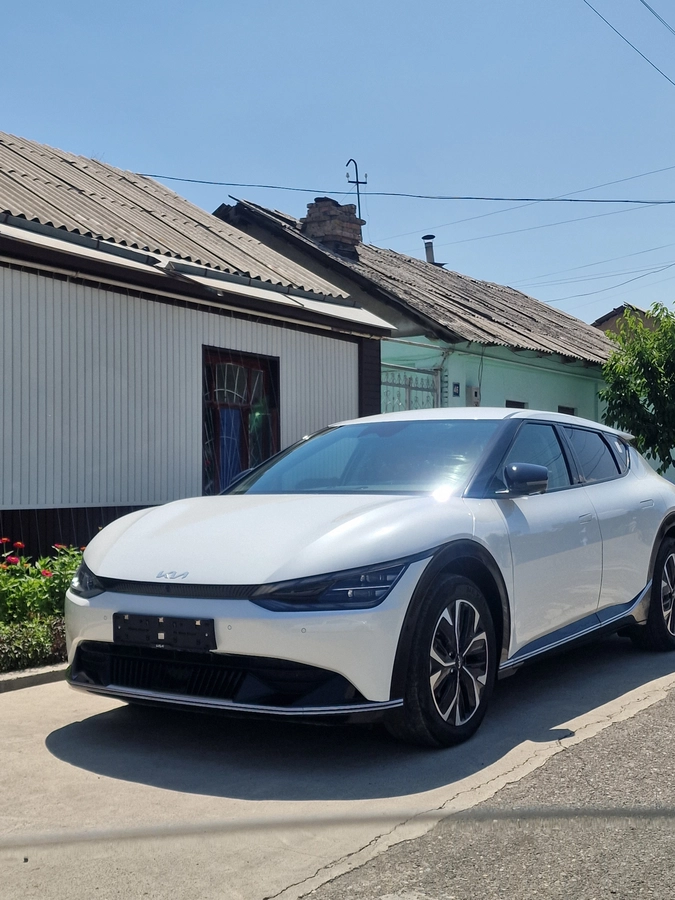 Kia EV6, 2023 — фото 2 из 6