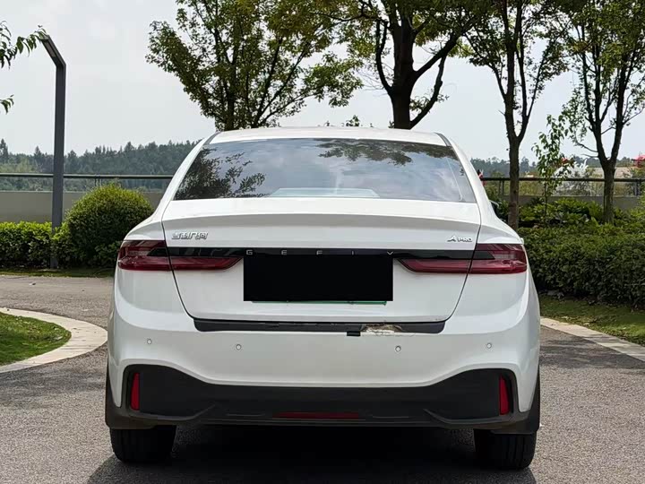 Geely Geometry A, 2022 — фото 8 из 9