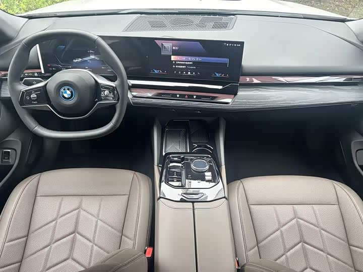 BMW i5, 2025 — фото 5 из 9