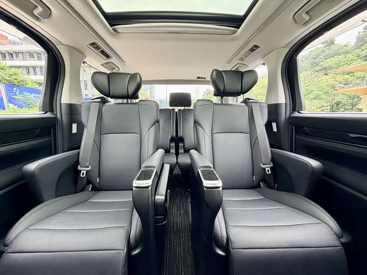 Toyota Alphard, 2025 — фото 5 из 9