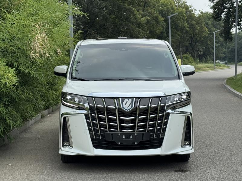 Toyota Alphard, 2022 — фото 2 из 12