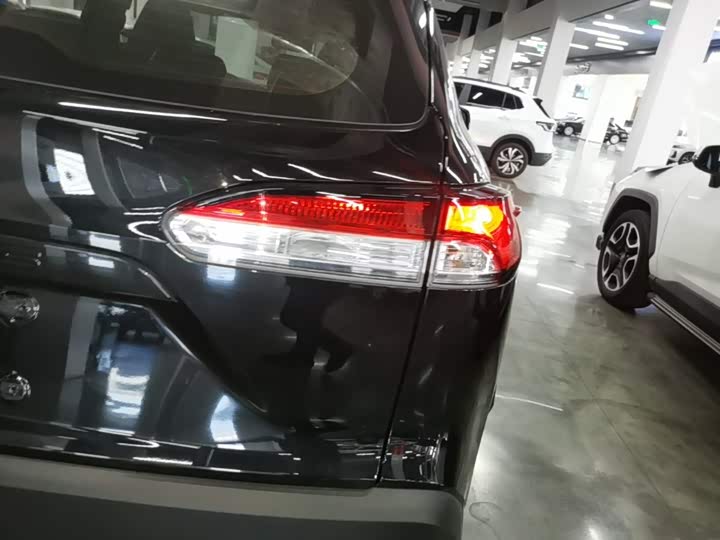 Toyota Corolla Cross, 2024 — фото 8 из 9