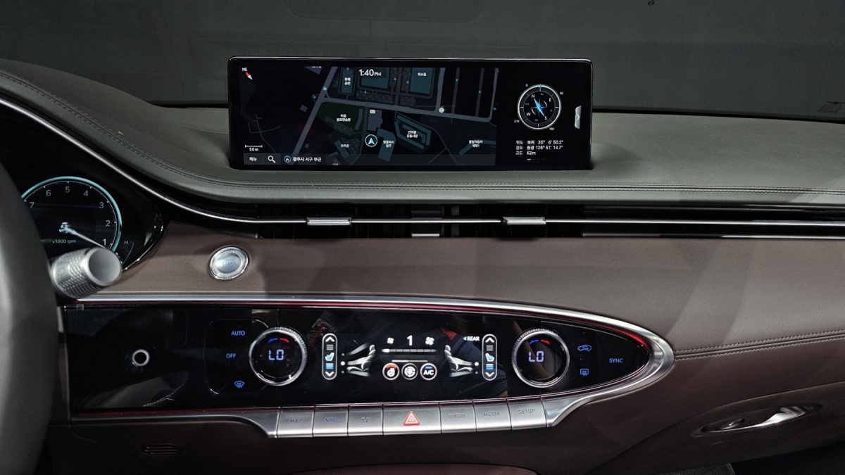 Genesis GV70, 2023 — фото 12 из 12