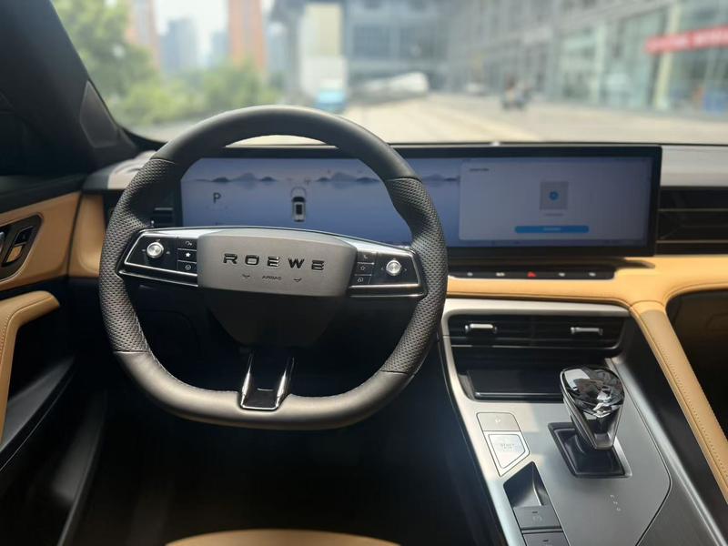 Roewe RX5 Hybrid, 2023 — фото 8 из 12