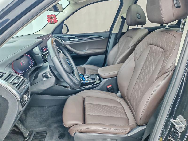 BMW iX3, 2022 — фото 7 из 9