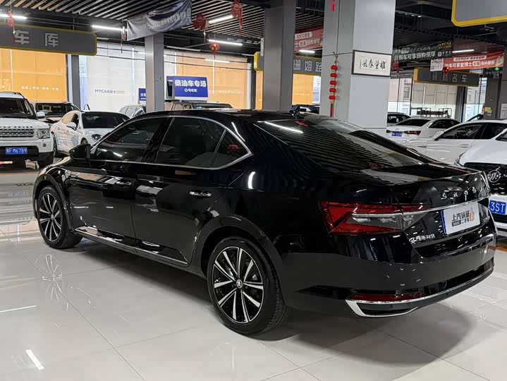 Skoda Superb, 2025 — фото 7 из 9