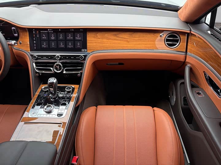 Bentley Flying Spur Hybrid, 2023 — фото 8 из 9