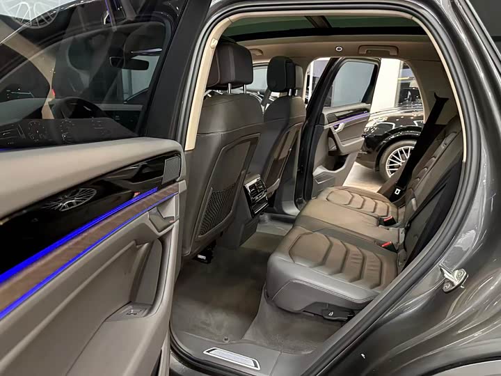 Volkswagen Touareg, 2022 — фото 7 из 7