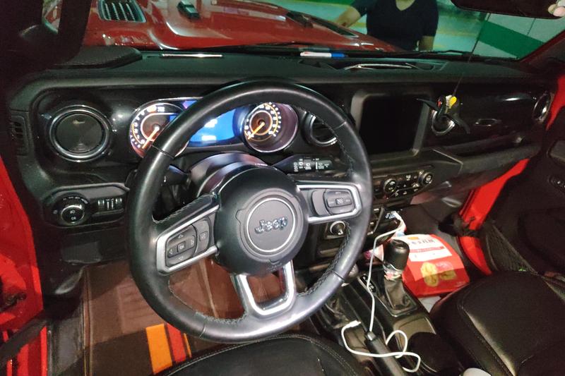 Jeep Wrangler, 2023 — фото 8 из 11