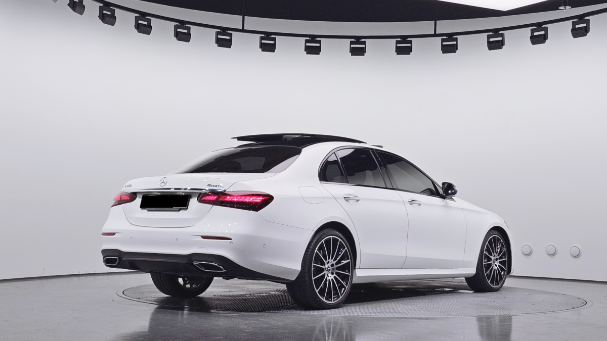 Mercedes-Benz E-Class, 2022 — фото 2 из 12