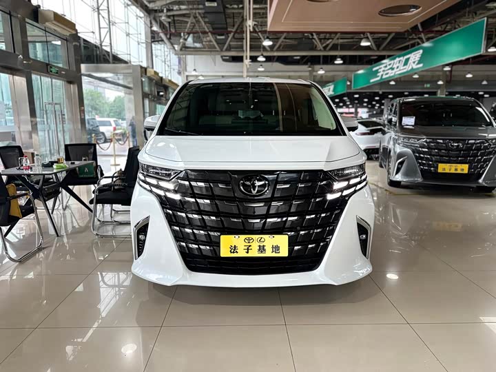 Toyota Alphard, 2023 — фото 2 из 9