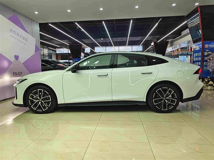 Changan UNI-V Hybrid, 2024 — фото 7 из 9