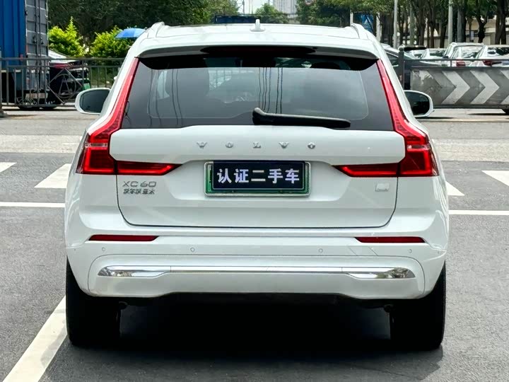 Volvo XC60 Hybrid, 2022 — фото 5 из 9