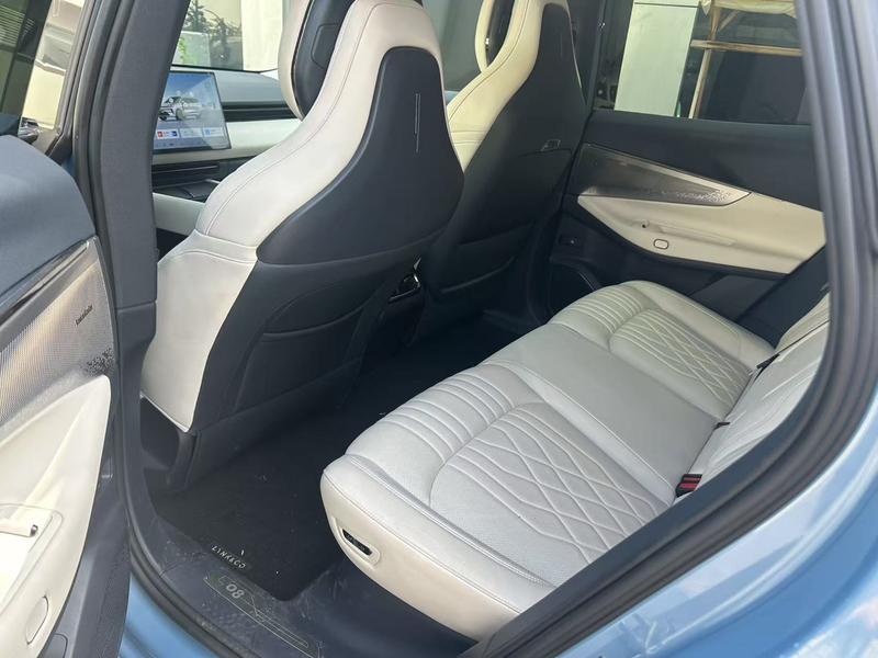Lynk & Co 08 EM-P Hybrid, 2025 — фото 11 из 12